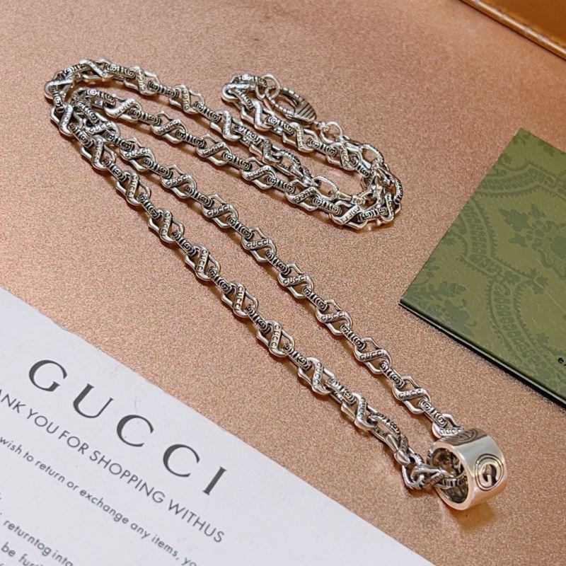 G*u*i necklaces